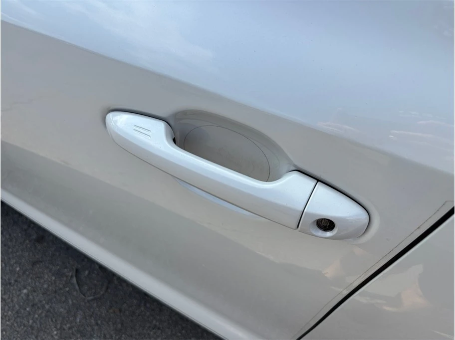 2019 Toyota Highlander - Image 16 of 21