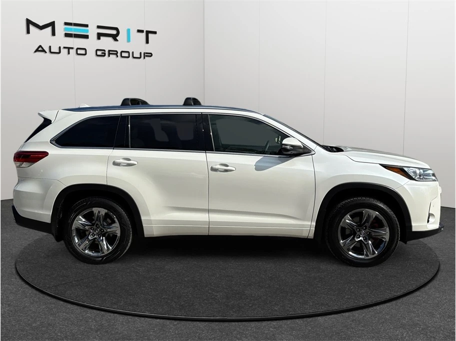 2019 Toyota Highlander - Image 10 of 21