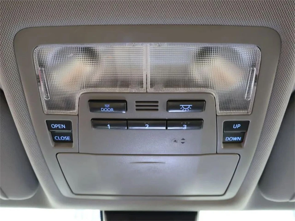 2019 Toyota Highlander - Image 25 of 31