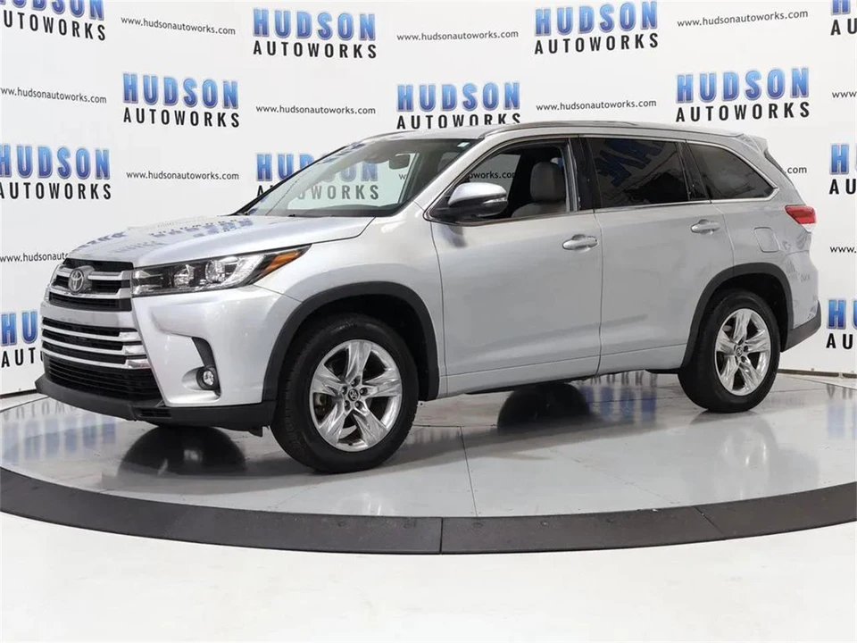 2019 Toyota Highlander - Image 2 of 31