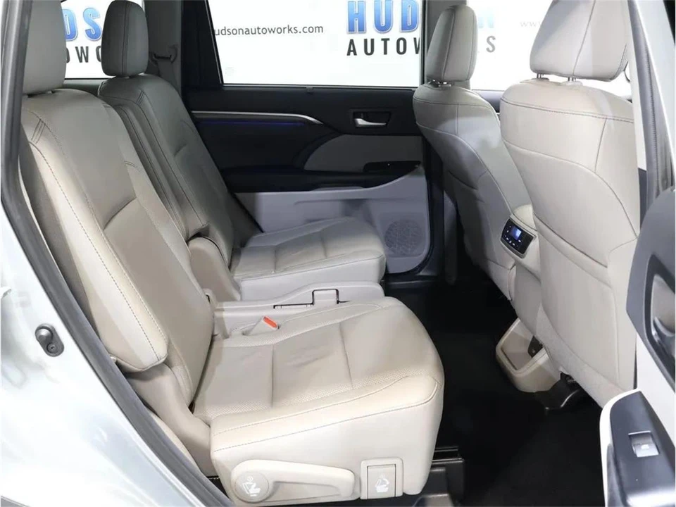 2019 Toyota Highlander - Image 31 of 31
