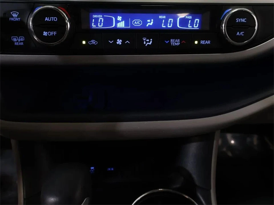2019 Toyota Highlander - Image 22 of 31