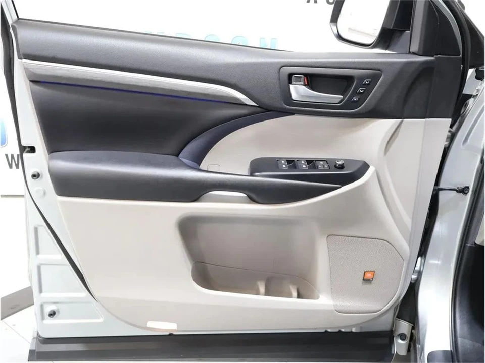 2019 Toyota Highlander - Image 10 of 31