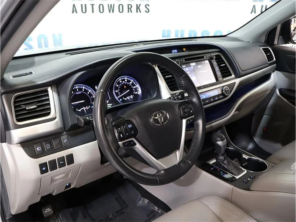 2019 Toyota Highlander - Image 12 of 31