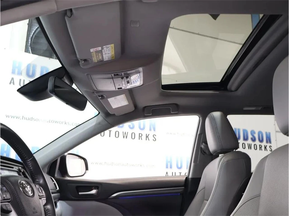 2019 Toyota Highlander - Image 24 of 31