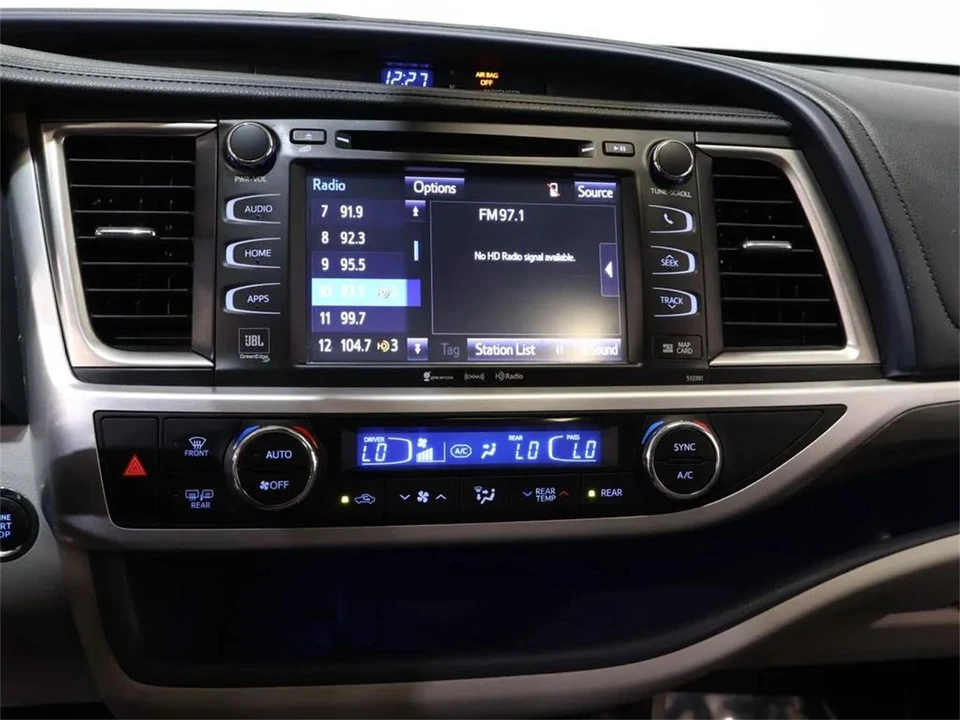 2019 Toyota Highlander - Image 18 of 31
