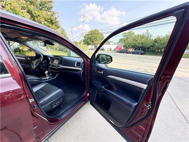 2019 Toyota Highlander - Image 11 of 21