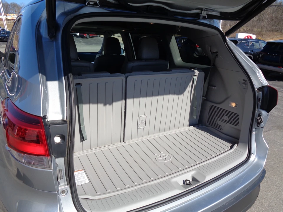 2019 Toyota Highlander - Image 19 of 21