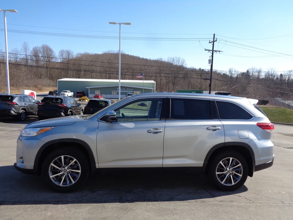 2019 Toyota Highlander - Image 7 of 21