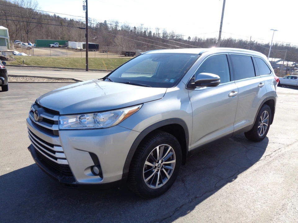 2019 Toyota Highlander - Image 8 of 21