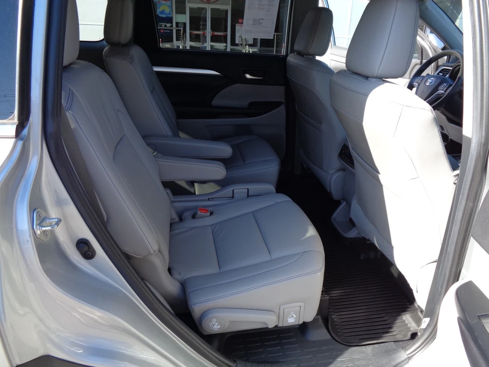 2019 Toyota Highlander - Image 20 of 21