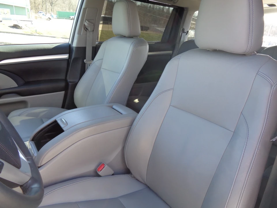 2019 Toyota Highlander - Image 14 of 21
