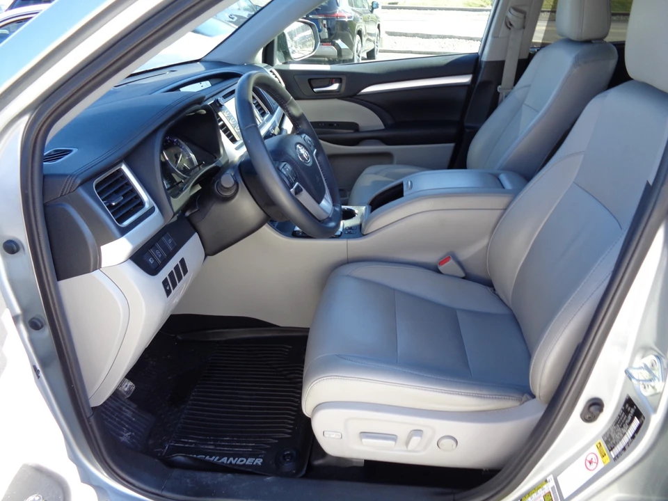 2019 Toyota Highlander - Image 12 of 21