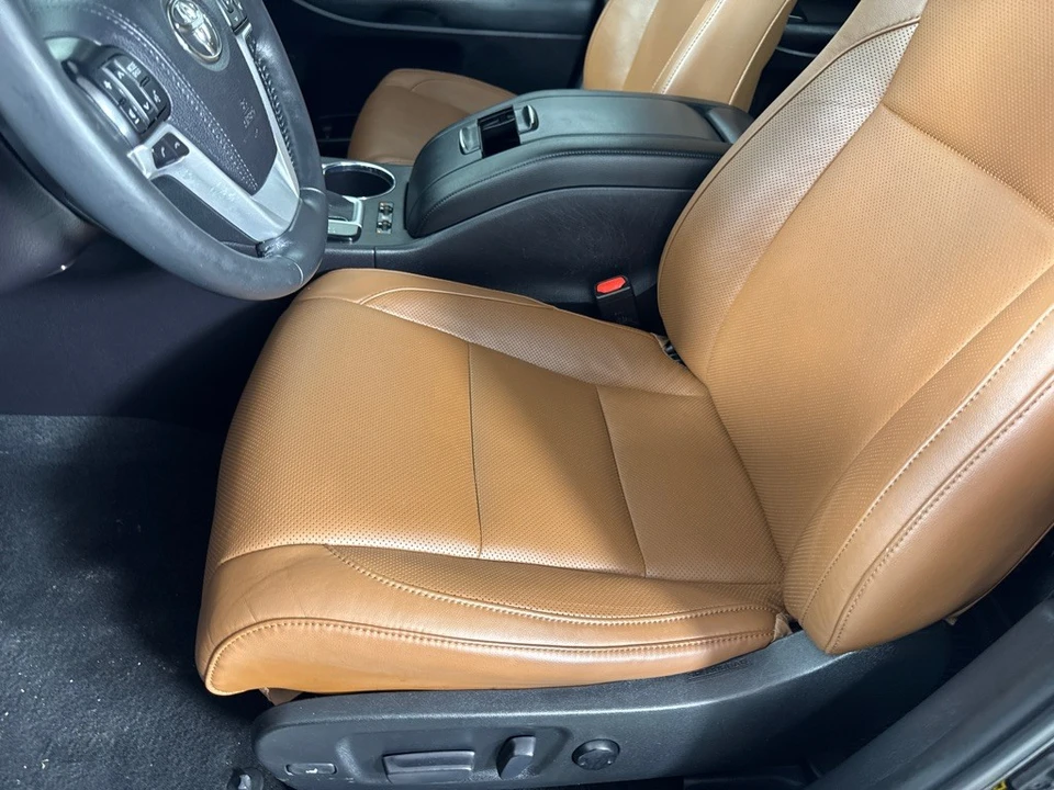 2019 Toyota Highlander - Image 11 of 12