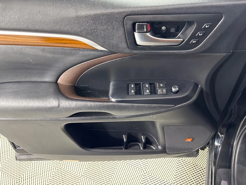 2019 Toyota Highlander - Image 10 of 12