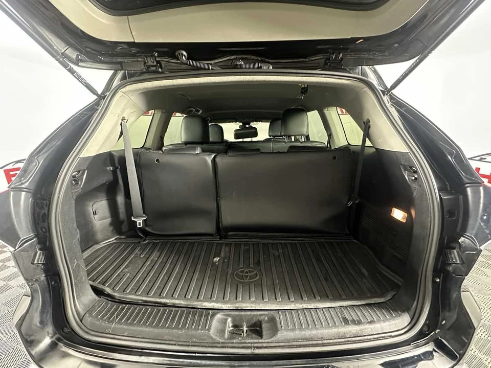 2019 Toyota Highlander - Image 19 of 21