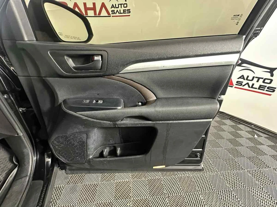2019 Toyota Highlander - Image 16 of 21