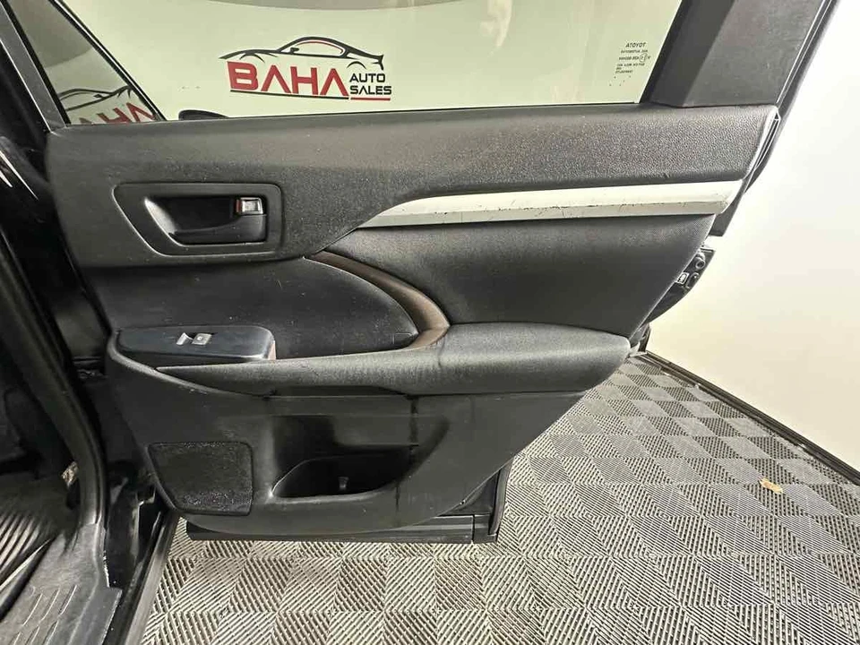 2019 Toyota Highlander - Image 18 of 21