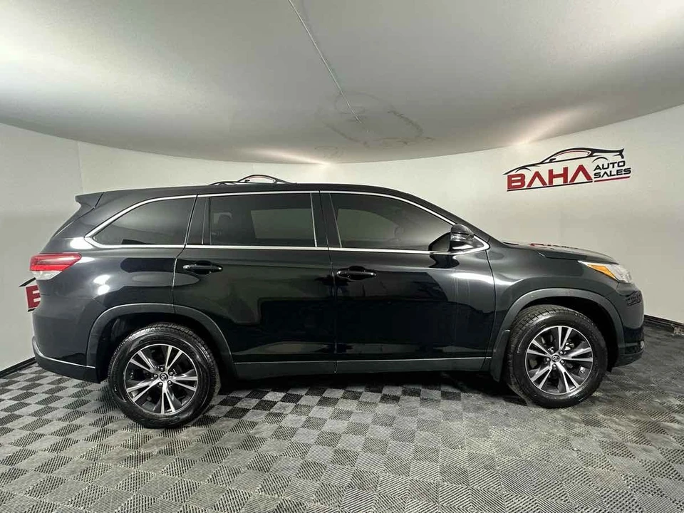 2019 Toyota Highlander - Image 10 of 21