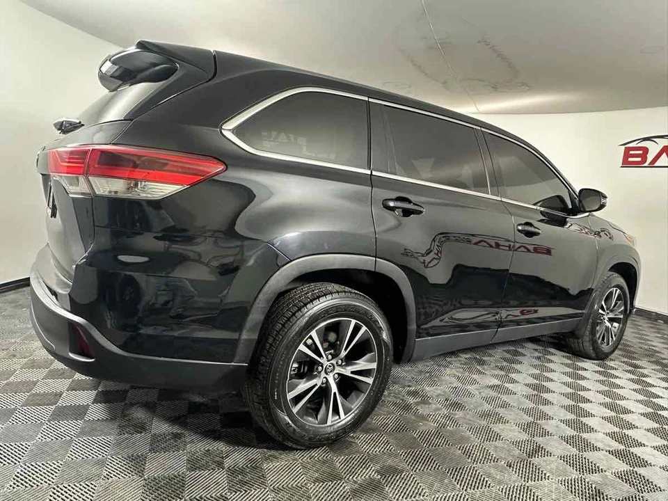 2019 Toyota Highlander - Image 9 of 21
