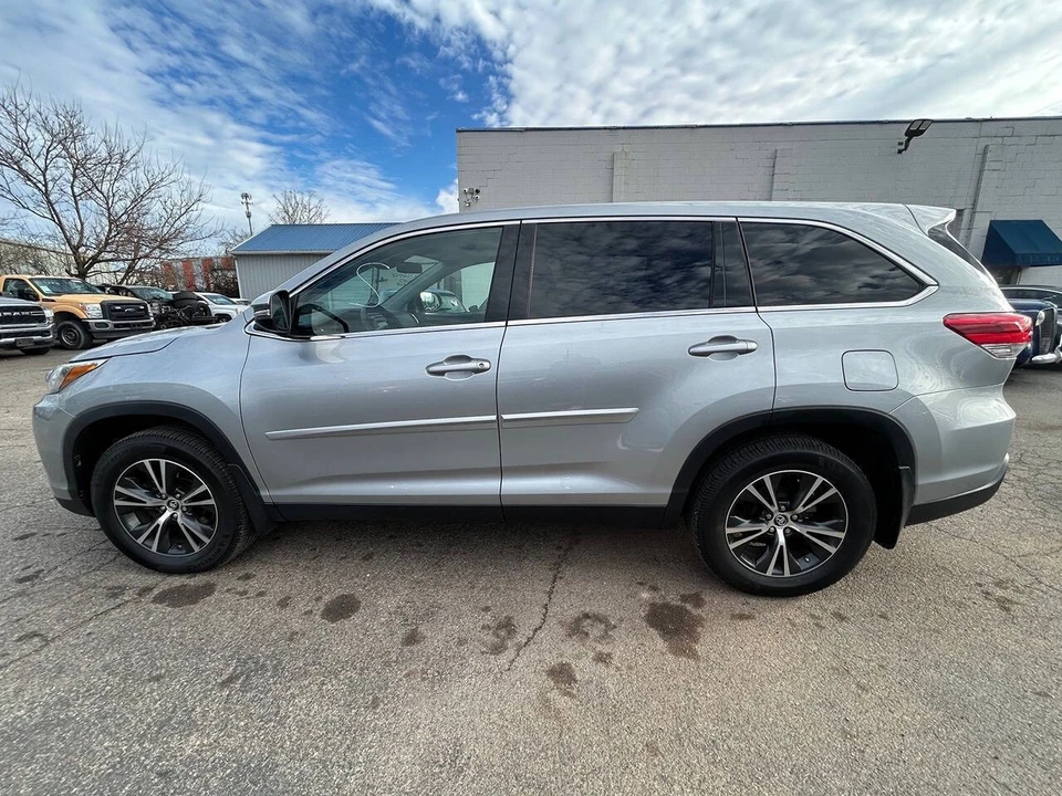 2019 Toyota Highlander - Image 9 of 12