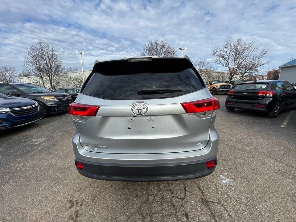2019 Toyota Highlander - Image 11 of 12