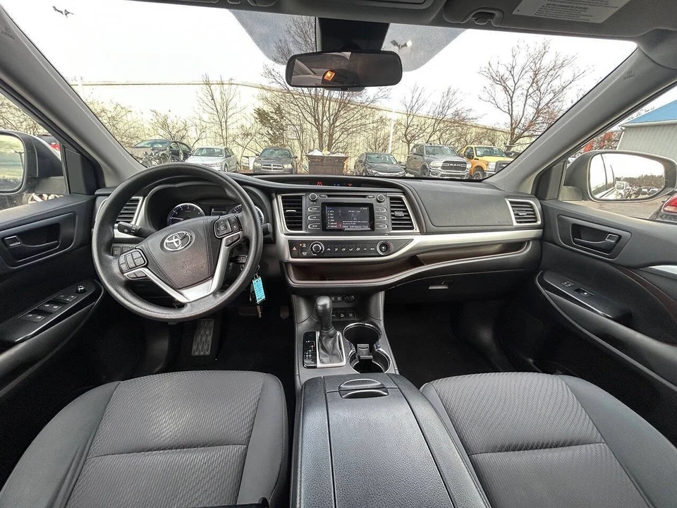 2019 Toyota Highlander - Image 7 of 12
