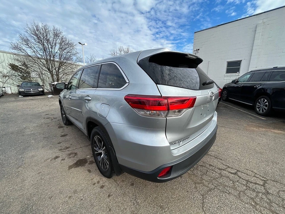 2019 Toyota Highlander - Image 10 of 12