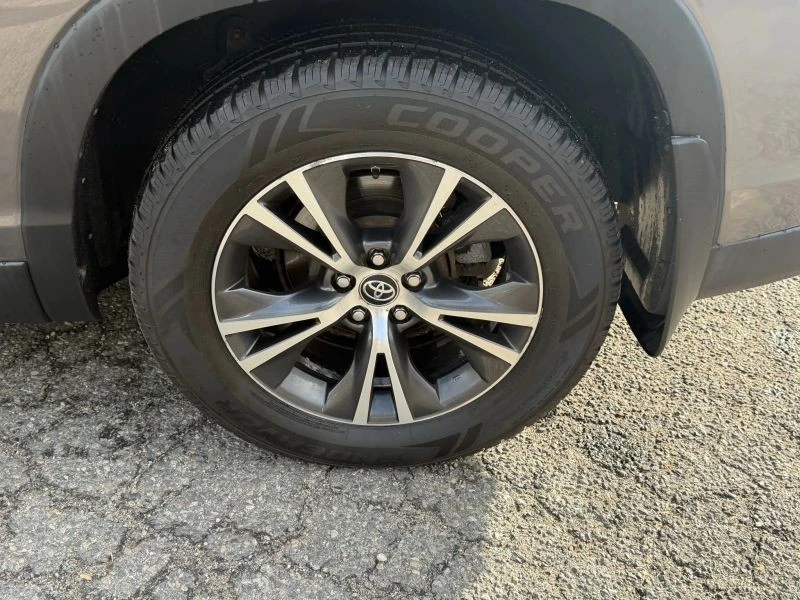 2019 Toyota Highlander - Image 9 of 12