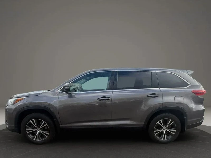 2019 Toyota Highlander - Image 8 of 12