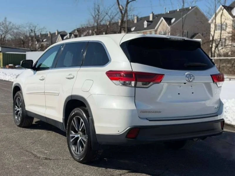 2019 Toyota Highlander - Image 4 of 12