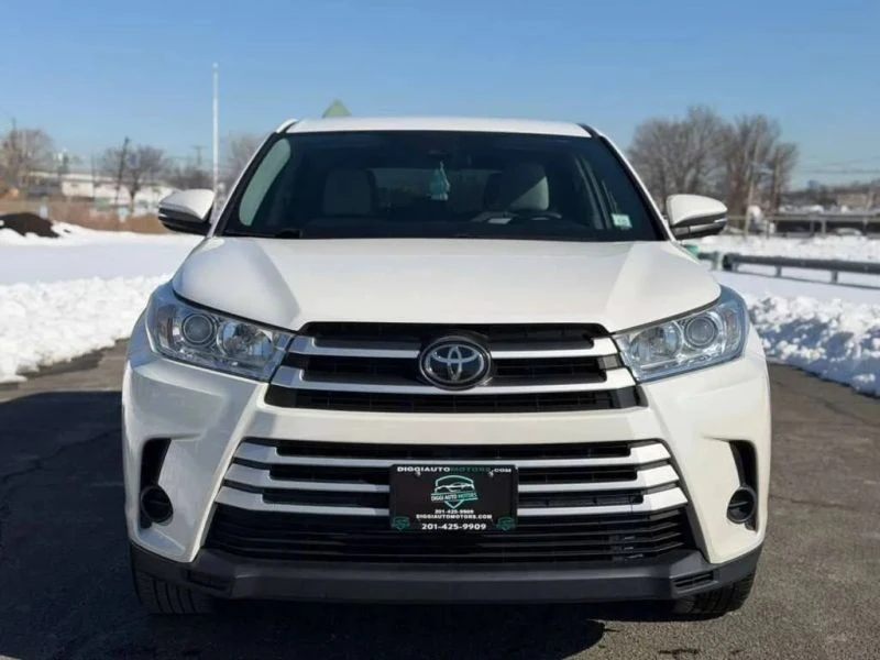 2019 Toyota Highlander - Image 8 of 12