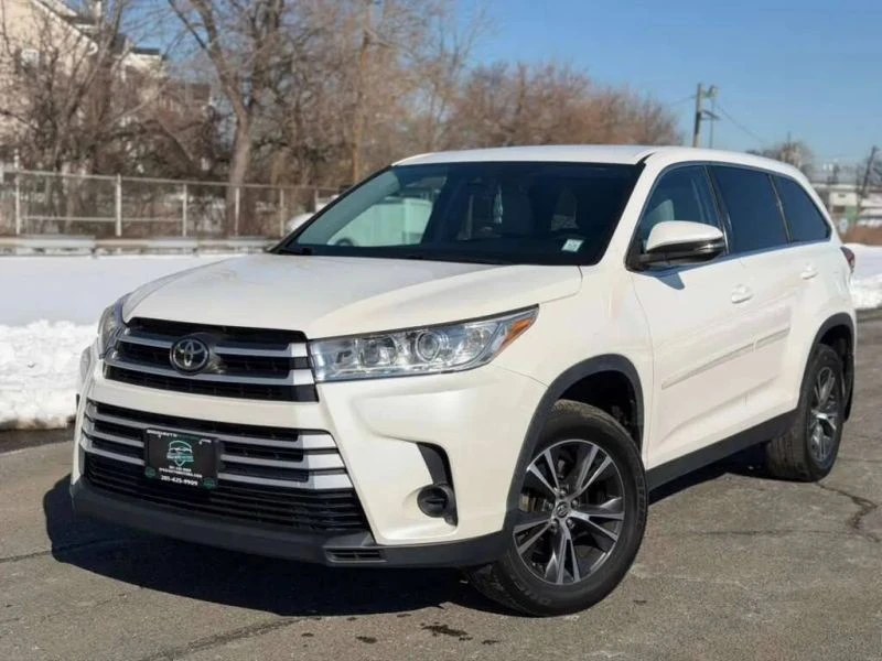 2019 Toyota Highlander - Image 2 of 12