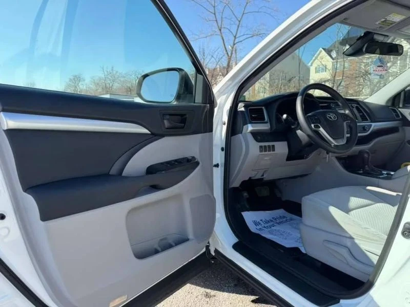 2019 Toyota Highlander - Image 11 of 12