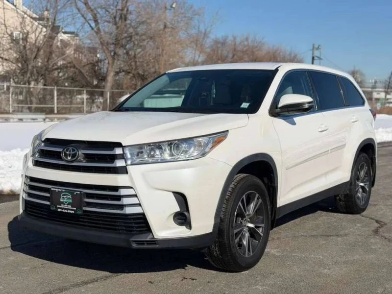 2019 Toyota Highlander - Image 3 of 12