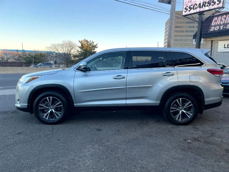 2019 Toyota Highlander - Image 4 of 12