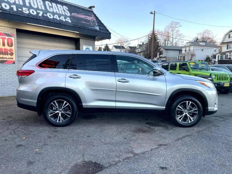 2019 Toyota Highlander - Image 9 of 12