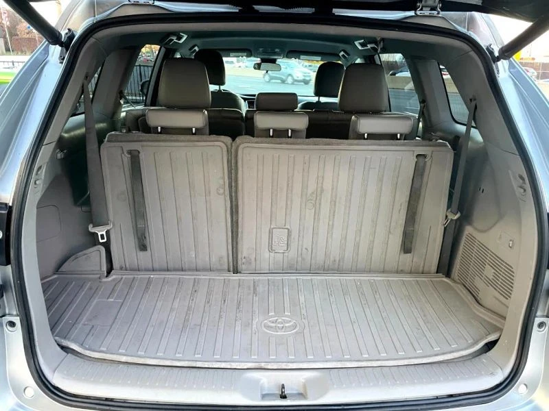 2019 Toyota Highlander - Image 10 of 12