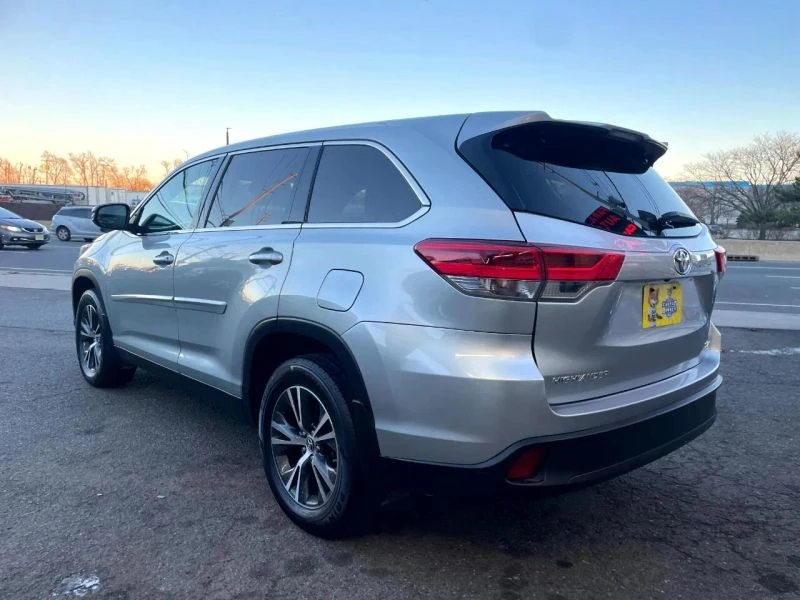 2019 Toyota Highlander - Image 5 of 12