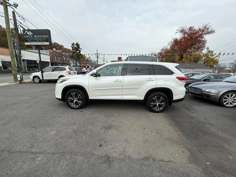2019 Toyota Highlander - Image 4 of 12