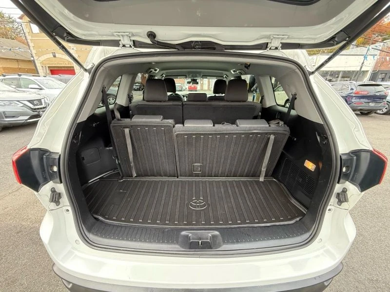 2019 Toyota Highlander - Image 11 of 12