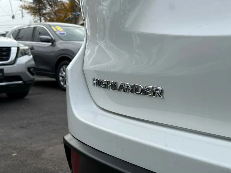 2019 Toyota Highlander - Image 7 of 12