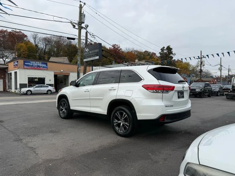 2019 Toyota Highlander - Image 5 of 12