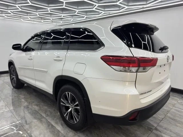 2019 Toyota Highlander - Image 4 of 12