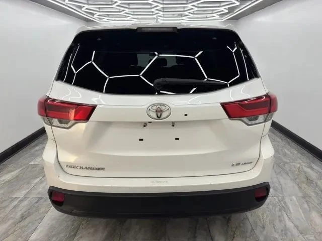 2019 Toyota Highlander - Image 5 of 12