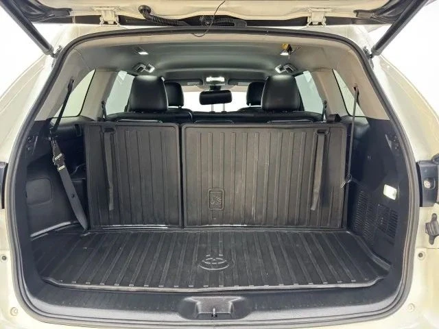 2019 Toyota Highlander - Image 8 of 12