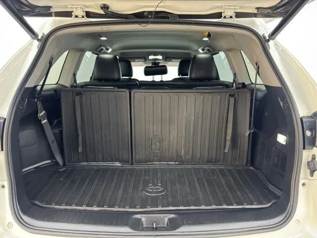 2019 Toyota Highlander - Image 8 of 12