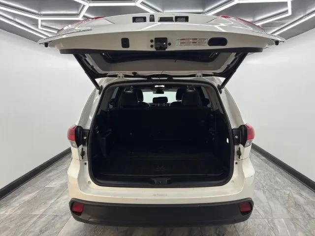 2019 Toyota Highlander - Image 6 of 12
