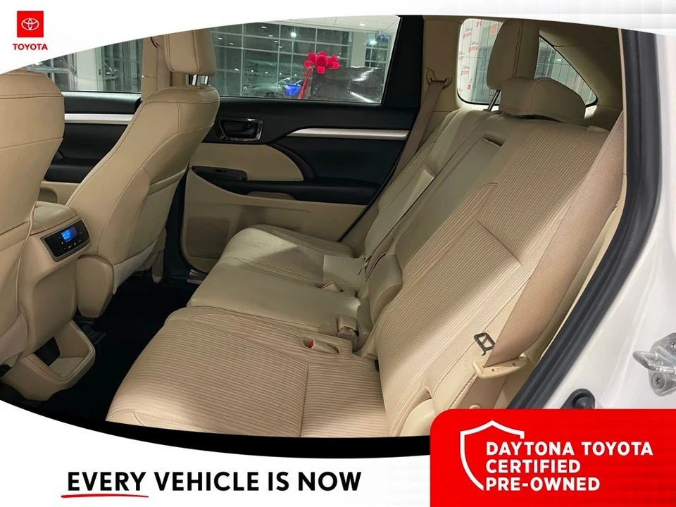 2019 Toyota Highlander - Image 7 of 10