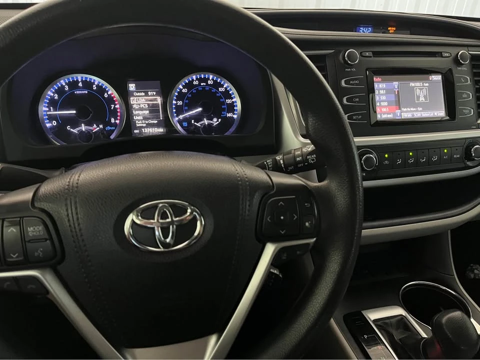 2019 Toyota Highlander - Image 3 of 10